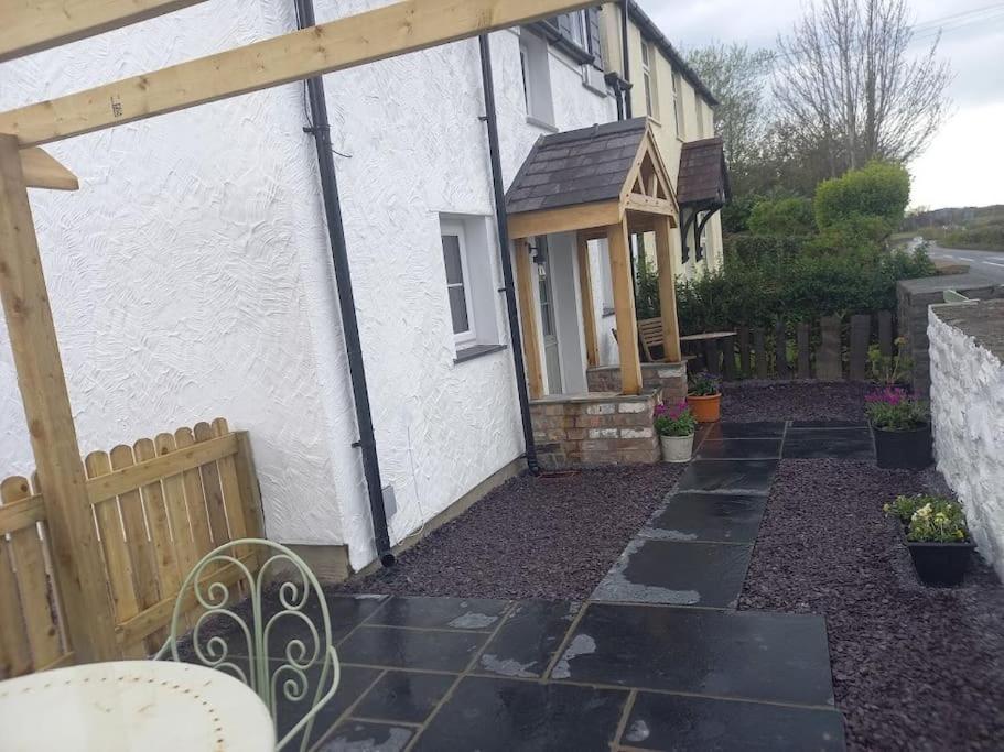 Cosy 2 Bed Cottage Between Snowdonia And The Sea Llandegai Екстериор снимка